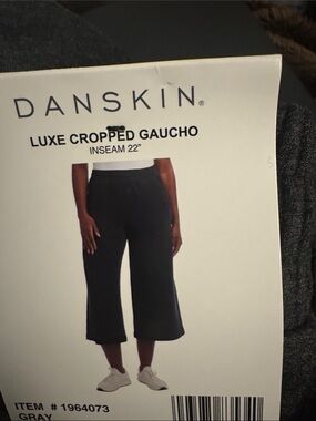 Danskin Gray Luxe Cropped Gaucho Pants